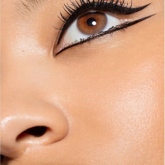 Bite Beauty Upswing Extreme Long Wear Liquid Eyeliner in Black - Picture 3 of 8